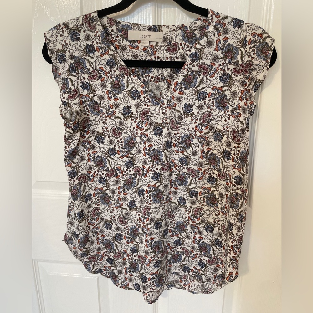 LOFT White Paisley V-Neck Cap Sleeve Blouse